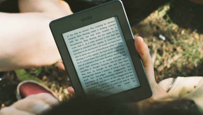 MiLi Power – portable projector for your iPhone and iPod