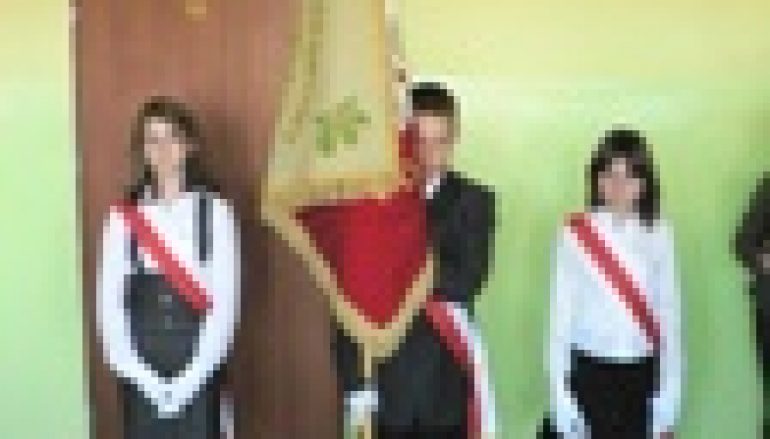 Imię i sztandar dla Szkoły Podstawowej w Grzędzie