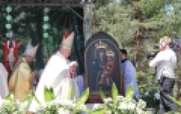 Koronacja Madonny z Puszczy w Ostrowach Tuszowskich – W podzięce za łaski