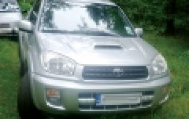 RAV4 drugiej generacji  – jeszcze terenówka?